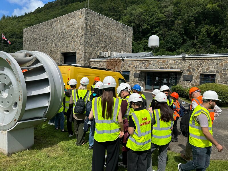 ADNSU tələbələri Böyük Britaniyanın ən böyük su elektrik stansiyasına səfər ediblər - FOTOLAR