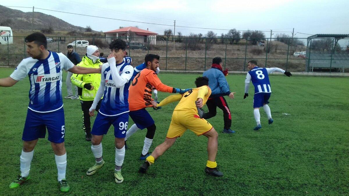 Futbol meydanında dava-dalaş – POLİS ATƏŞ AÇDI