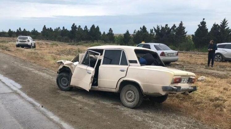 BMV VAZ-la toqquşdu: 1 ölü, 4 yaralı