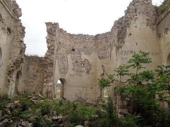 PA rəsmisi ermənilərin Qarabağdakı kilsələrə qarşı vandalizmindən danışdı - FOTO