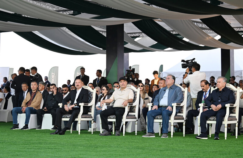 Prezident həmkarları ilə qolf oynadı - Fotolar