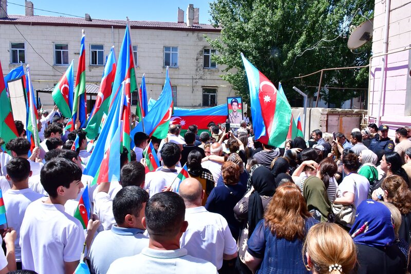 Birinci Qarabağ Müharibəsi şəhidi Rövşən Əliyev Xırdalan Şəhidlər Xiyabanında dəfn edildi - FOTOLAR