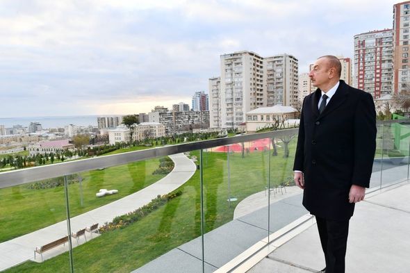 İlham Əliyev Bakıda Mərkəzi Parkın ikinci hissəsinin açılışında iştirak etdi - FOTOLAR