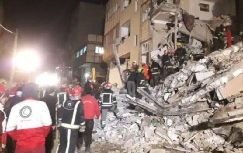 Tehranda yaşayış binası çökdü: Dağıntılar altında qalanlar var