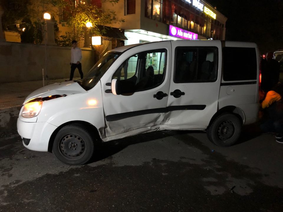 Yüksək sürət qəzaya səbəb oldu: yaralı var - FOTO 