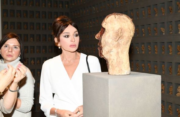 Birinci vitse-prezident 8-ci Moskva Beynəlxalq Müasir İncəsənət Bienallesi ilə tanış olub - FOTO