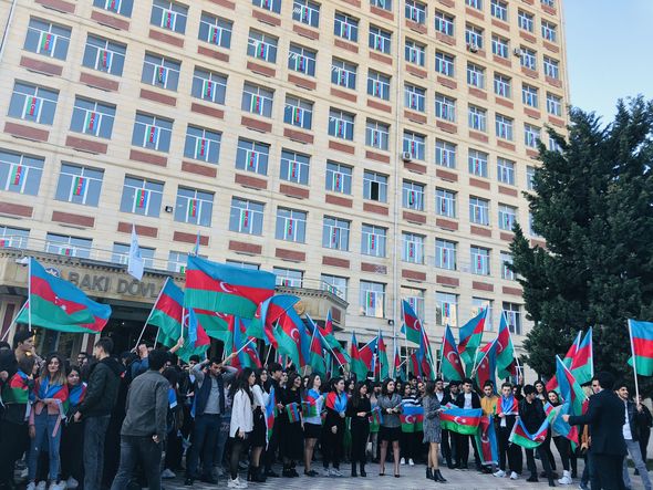 BDU-dan Bayraq Gününə töhfə: "Üç rəngin kölgəsində!" - FOTO/VİDEO