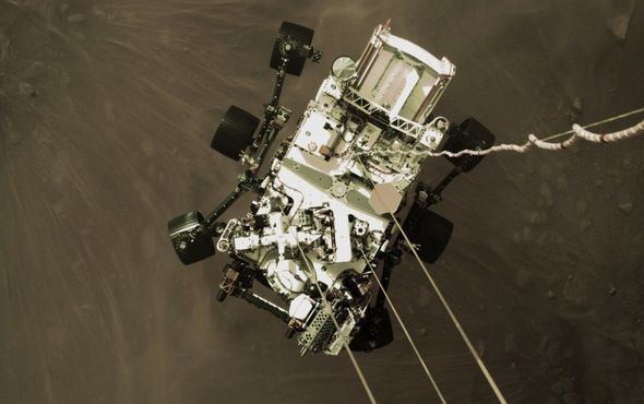 Mars roveri qırmızı planetdən ilk rəngli görüntüləri göndərdi - FOTO