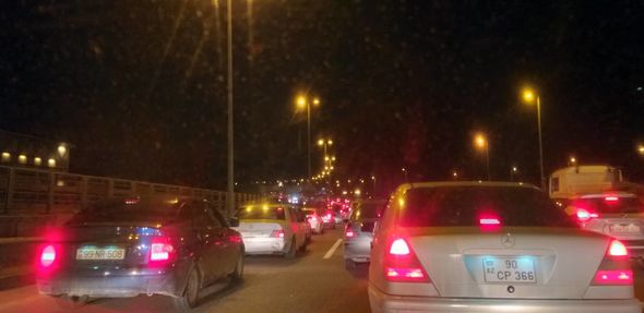 Aeroport yolunda zəncirvari qəza: Beş avtomobil toqquşdu, tıxac yarandı - FOTO