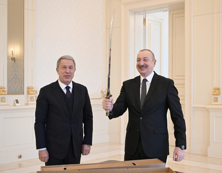 Prezident Hulusi Akarı qəbul etdi