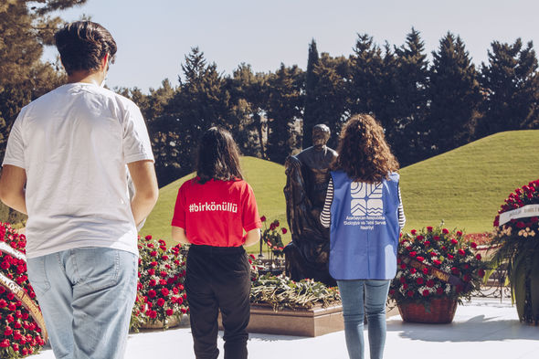 Azərbaycan könüllüləri akademik Zərifə Əliyevanın xatirəsini yad ediblər - FOTO