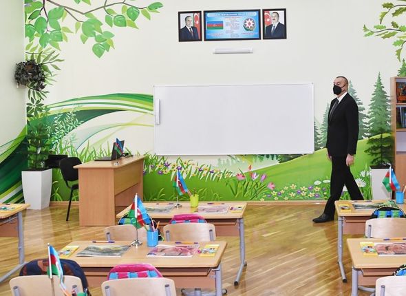 İlham Əliyev Bakıda yenidən tikilən məktəblərdə yaradılan şəraitlə tanış olub - FOTO/VİDEO