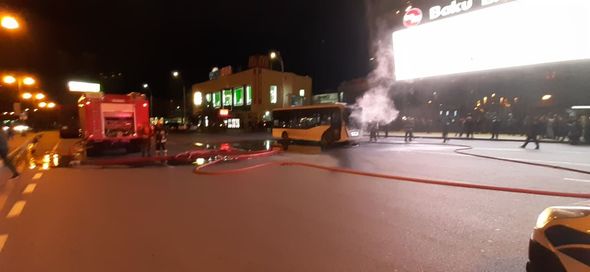 Bakıda avtobus yandı - FOTO/VİDEO