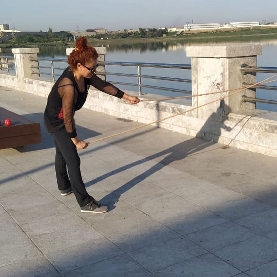 44 yaşlı əməkdar artist "Bulvar"da belə idman etdi - FOTO