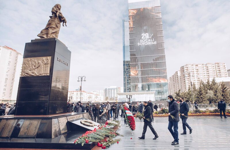 ASAN xidmət əməkdaşları "Ana harayı" abidəsində - FOTO