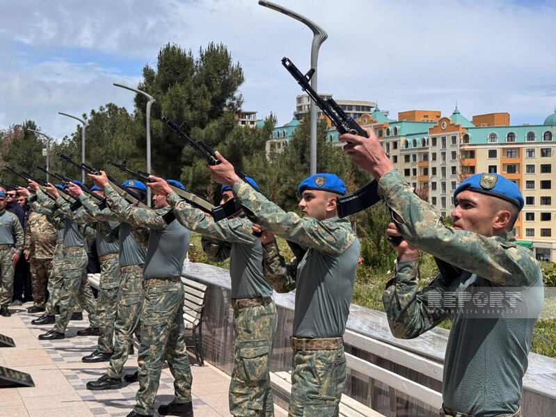 Sumqayıtda Birinci Qarabağ müharibəsinin şəhidi dəfn edildi - FOTOLAR