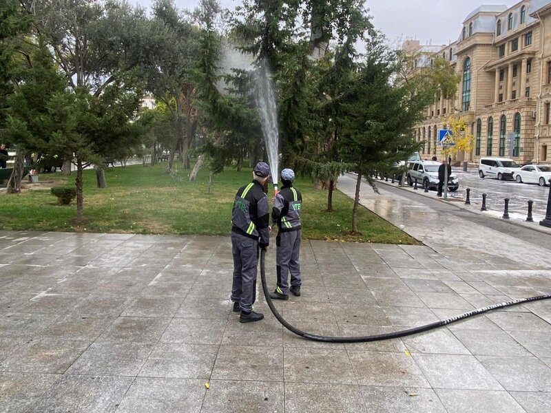 Bu gün Bakının 496 küçəsi yuyuldu - Fotolar