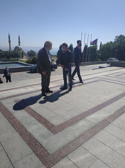 Parlamentdən REPORTAJ: Polis saxlayan şəxs özünü deputatın bacısı oğlu kimi qələmə verib - FOTO