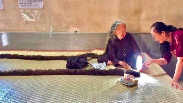 Vyetnamlı "Rapunsel" 64 ildir saçlarını nə yuyur, nə də darayır - FOTO