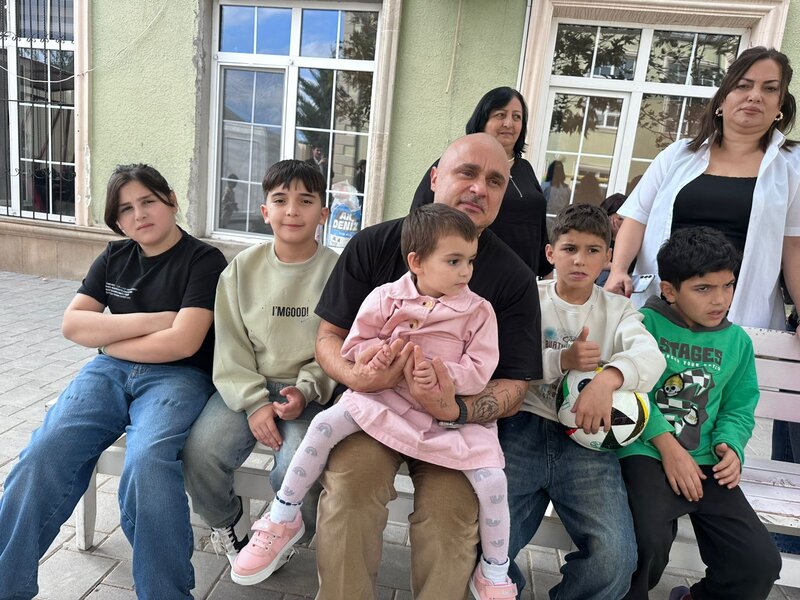Miri Yusif doğum gününü kimsəsiz uşaqlarla keçirdi - FOTOLAR