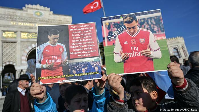 Pompeodan türk futbolçuya dəstək: uyğur türklərinə görə... - FOTO
