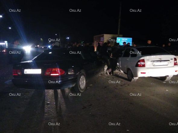 Bərdədə üç avtomobilin toqquşması nəticəsində 5 nəfər xəsarət alıb - FOTO 