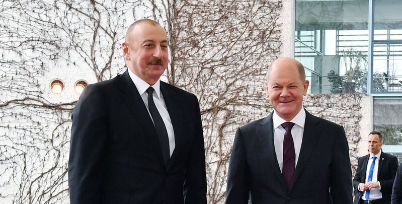 Olaf Şolts İlham Əliyevi seçkilərdə qələbə münasibətilə təbrik etdi</p> 
 <p>