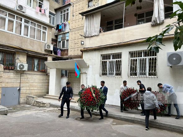 Ermənilərin törətdiyi terror aktı nəticəsində Şuşada həlak olan mülki şəxslə vida mərasimi keçirilir - FOTO