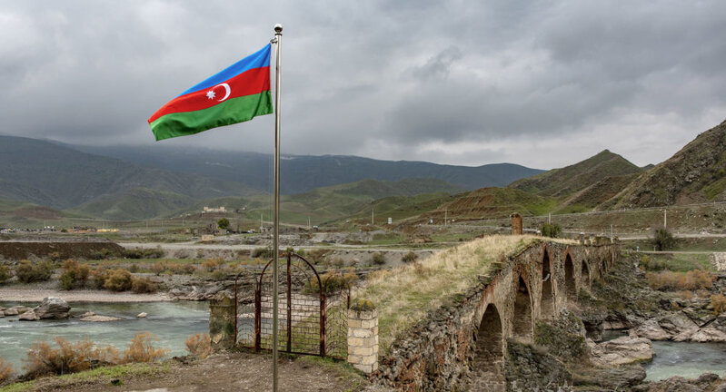 Güneyli qardaşlara müraciət: 