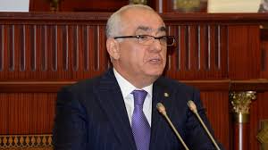 Baş nazir ilk qərarını imzaladı