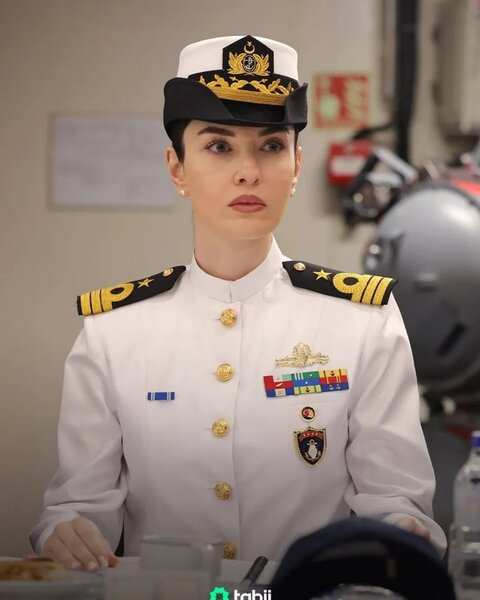 İllər sonra ekrana dönən aktrisa çəkiliş meydançasında - FOTOLAR