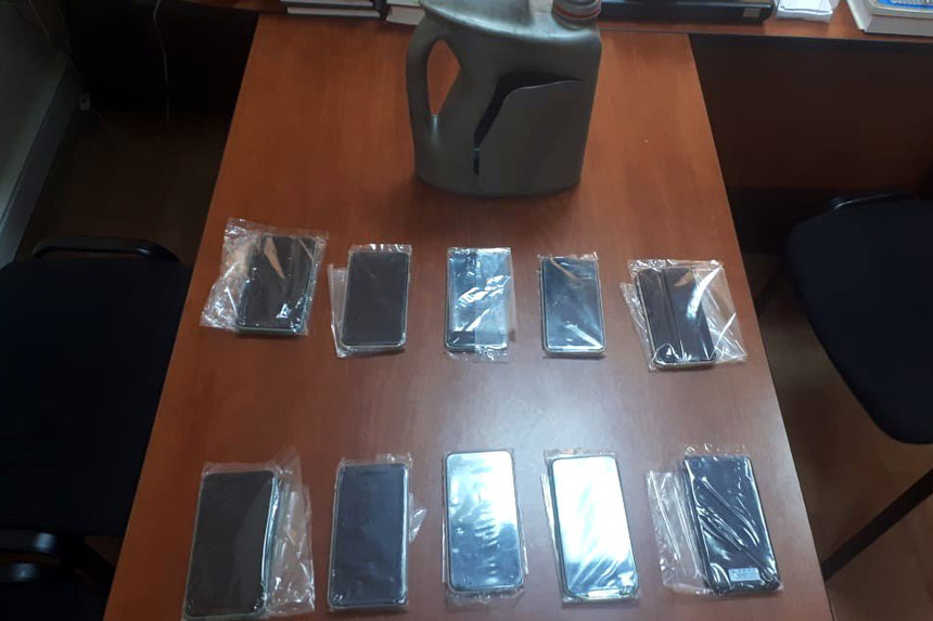 "Yuyucu toz" gətirən avtomobildə "İphone"lar aşkarlandı