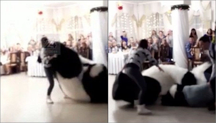 Tədbirdə "panda"ya hücum çəkib döyməyə başladı - VİDEO