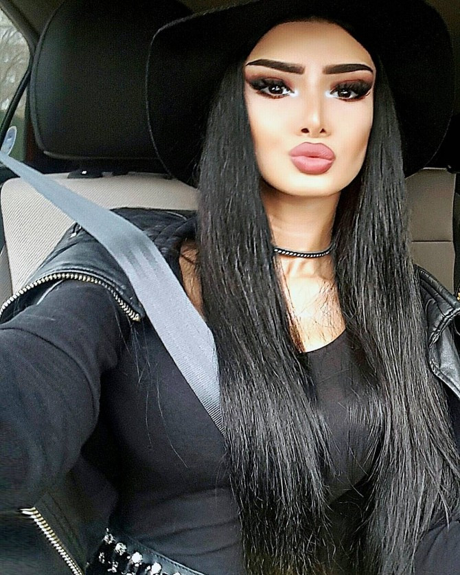 Azərbaycanlı holdinq rəhbərinin 19 yaşlı model qızının - FOTOLARI