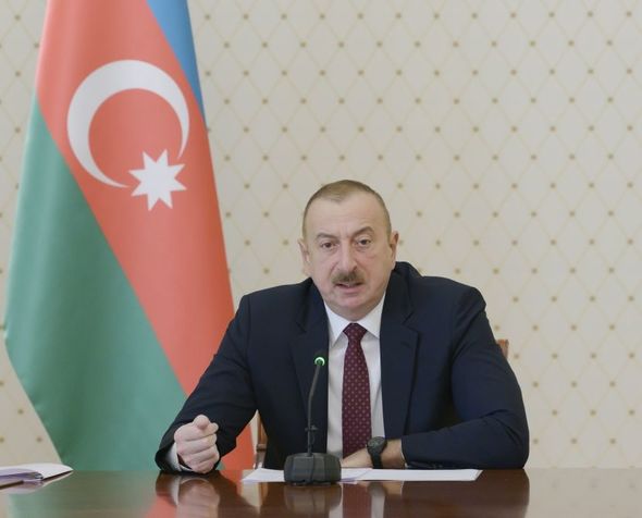 İlham Əliyevin yanında müşavirə keçirilib - FOTO