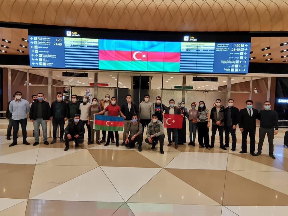 20 azərbaycanlı həkim Türkiyədən könüllü olaraq cəbhədə vuruşan əsgərlərimizə kömək üçün gəldi - FOTO