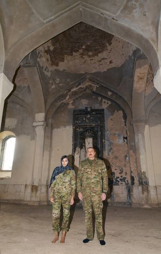 Prezident İlham Əliyev və Birinci vitse-prezident Mehriban Əliyeva Ağdam məscidində - FOTO/VİDEO