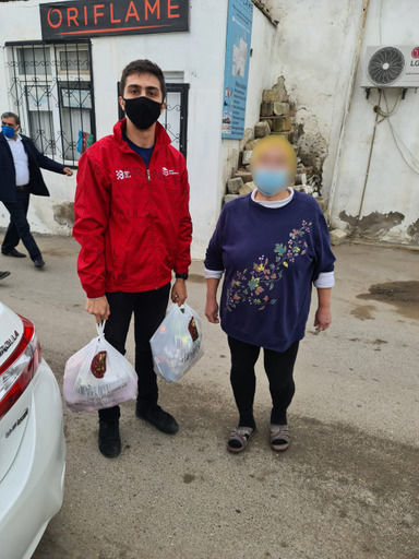 Azərbaycan könüllüləri aztəminatlı ailələrə və tənha ahıllara bayram sovqatları çatdırıblar - FOTO