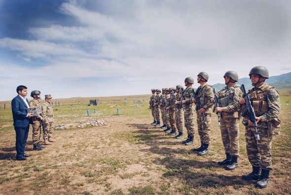 Polad Həşimovun rəhbərlik etdiyi hərbi hissənin heyətinə "Əsgərə məktub" çatdırılıb - FOTO