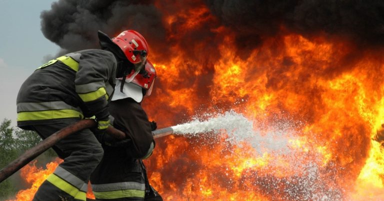 Bakıda ikimərtəbəli evdə yanğın baş verib 