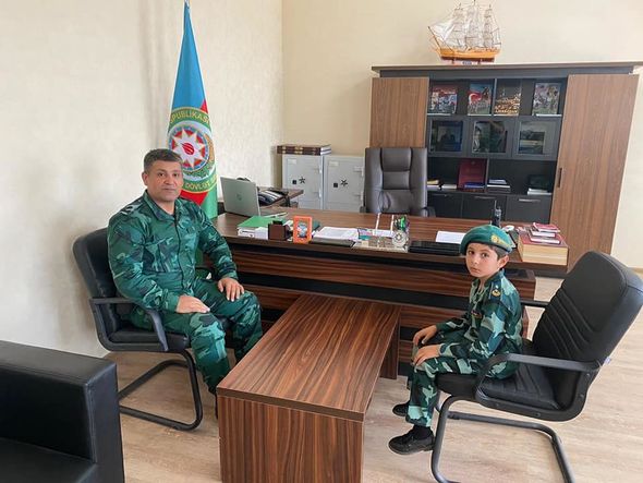 DSX-dən hərbi salamı ilə sosial şəbəkədə məşhurlaşan məktəbliyə jest - FOTO