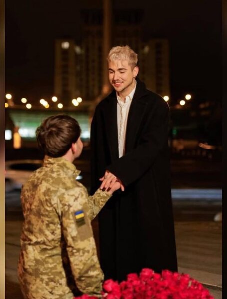 Ukraynalı müğənni həmcinsi ilə evlənir - FOTOLAR