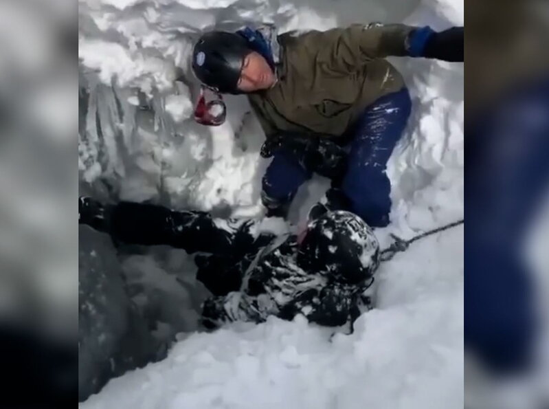 Elbrus dağlarındakı qar əyləncəsi gəncləri ölümlə üz-üzə qoydu - VİDEO