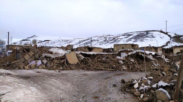 İrandakı zəlzələ Türkiyədə dağıntılara yol açdı: Yeddi ölü, beş yaralı - YENİLƏNİB+FOTO
