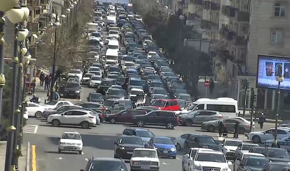 Bakıda lüks avtomobil yandı - YENİLƏNİB + FOTO/VİDEO
