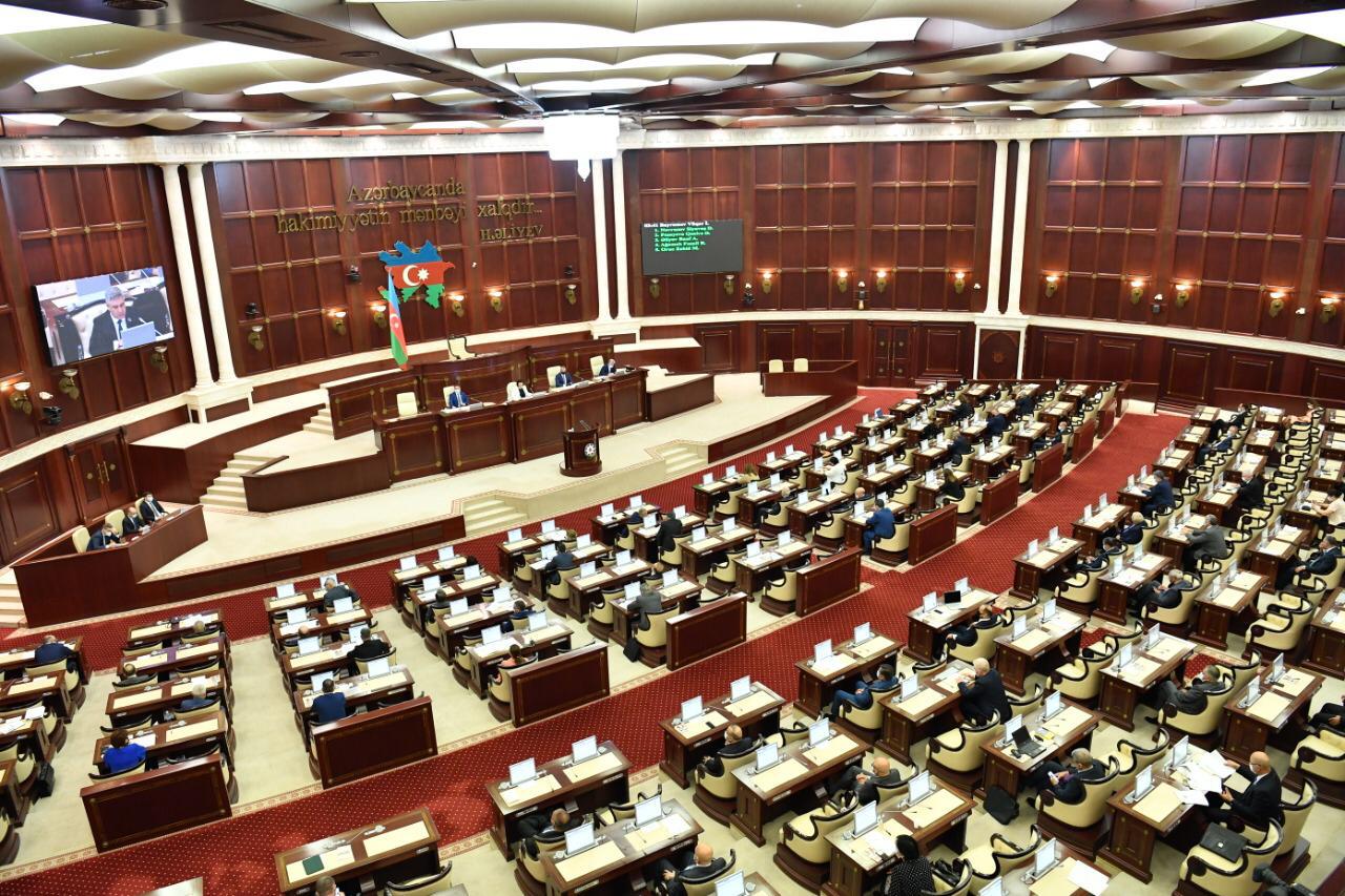 Bu gün Milli Məclisdə payız sessiyasının ilk iclasıdır - Deputatlar nəyi müzakirə edəcək? 