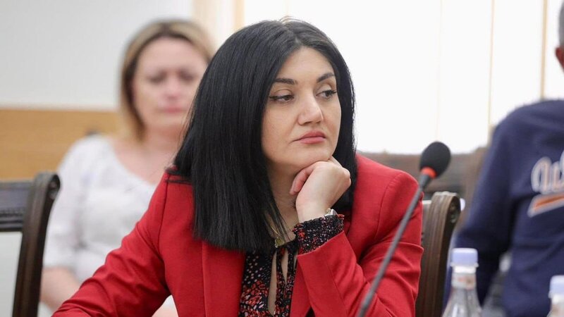 Səhiyyə nazirinin müavini azad edildi - Erməni cəmiyyətində bu xəbər alqışlandı