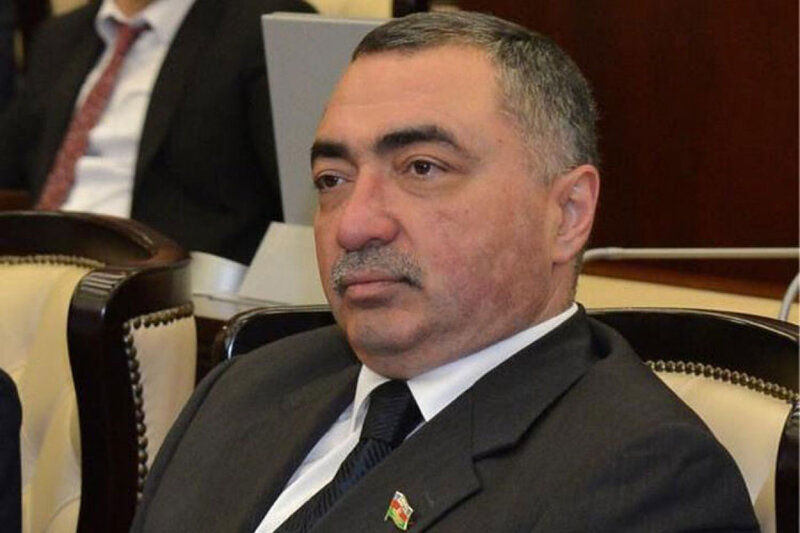 Elə ailələr var ki, evlərində bir yox, iki avtomobil var' - Bakıdakı tıxac problemi necə həll edilməlidir?