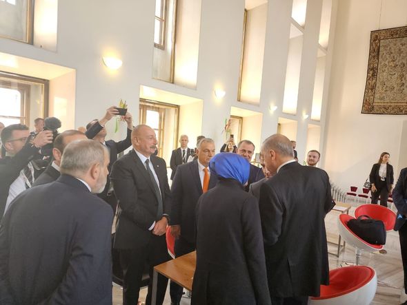 Azərbaycan, Türkiyə və Ermənistan liderlərinin qeyri-rəsmi görüşündən görüntülər - VİDEO