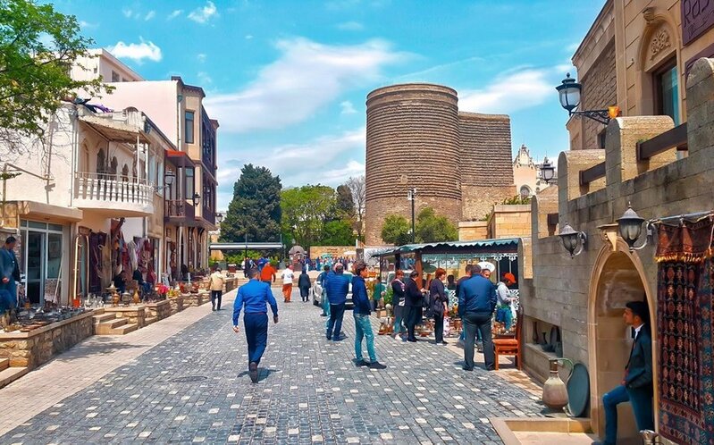 Azərbaycana turist axınının sayı artıb